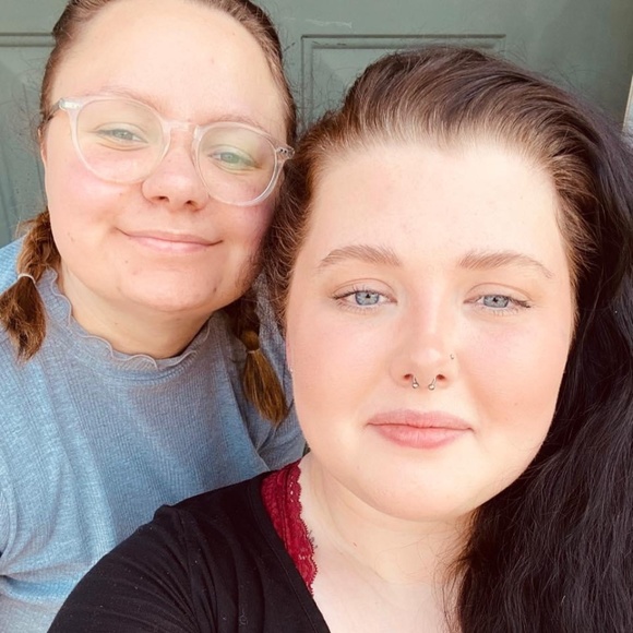 Meet your Posher, Amanda & Alex - Picture 1 of 1